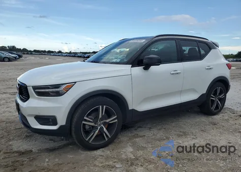 2022 Volvo Xc40 T5 R-Design z USA, uszkodzony, nr VIN YV4162UM6N2731486